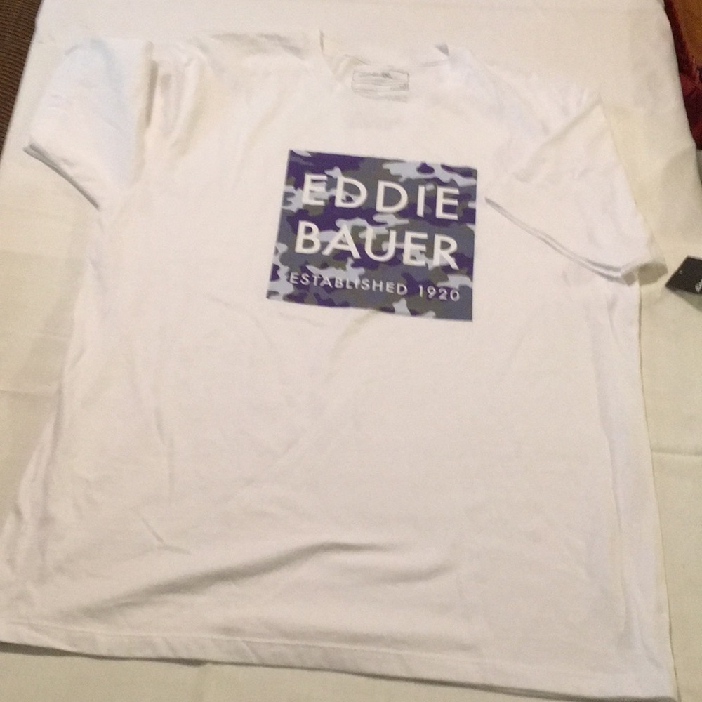 Eddie Bauer tee size M New with tag (V)